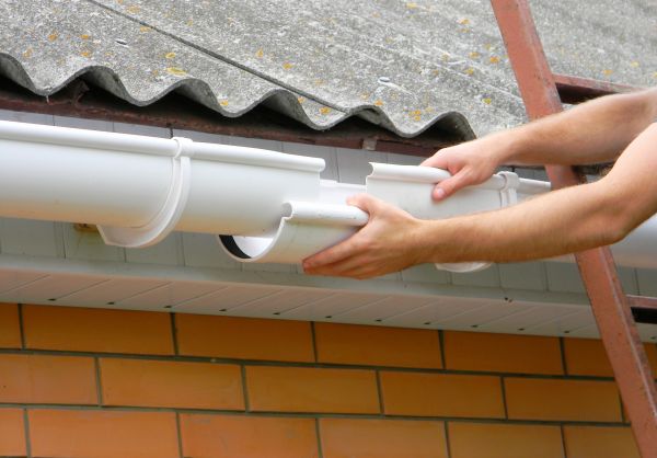 Gutter Hanging in Franklin